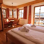Elfriede Bed & Breakfast 3*